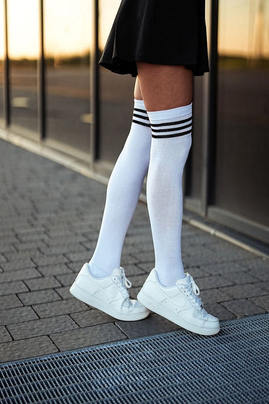 Chaussettes hautes en coton blanches à 3 rayures noires